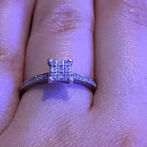 Square cluster diamond ring 10k sz 6 .25 total wt